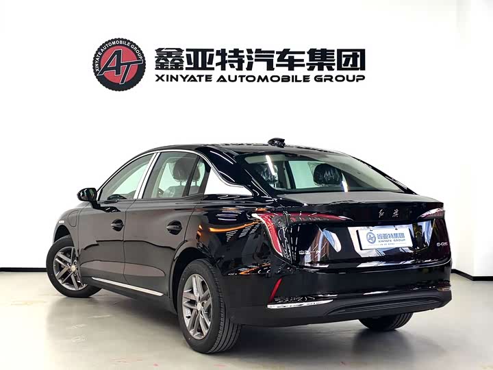 Фото 3 - Hongqi E-QM5