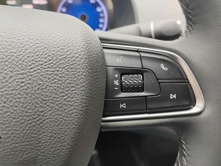 Фото 5 - Hongqi E-QM5