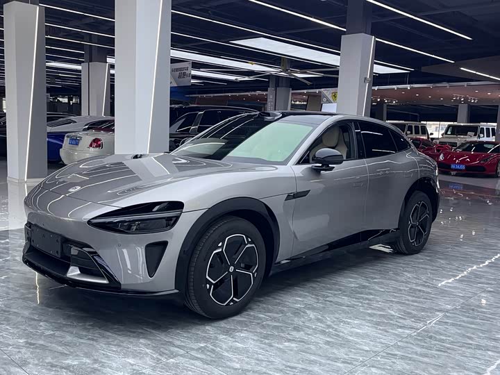 Фото 1 - Xiaomi YU7