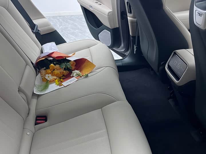 Фото 11 - Xiaomi YU7