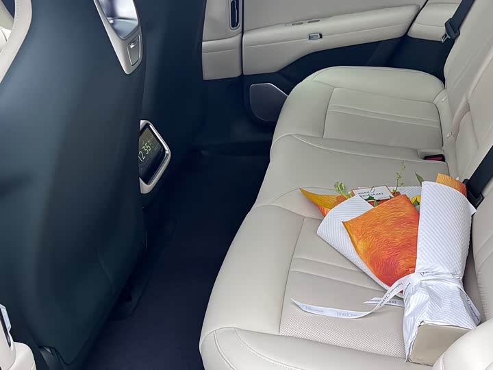 Фото 9 - Xiaomi YU7