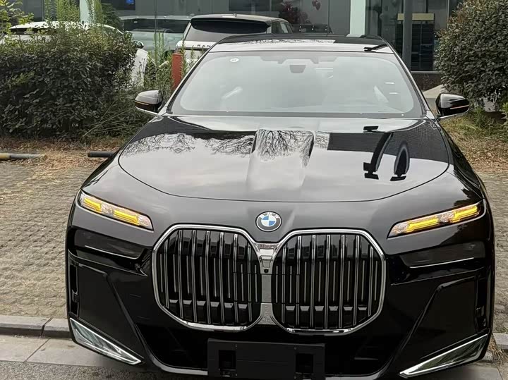 Фото 2 - BMW 7 Series