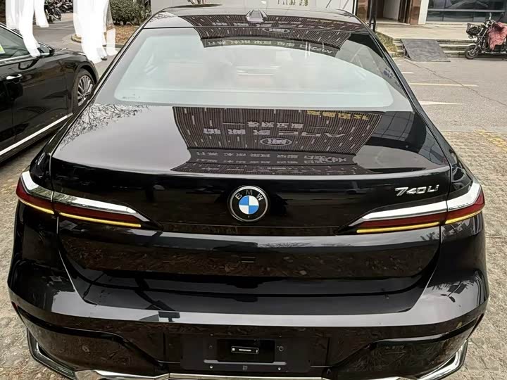 Фото 3 - BMW 7 Series