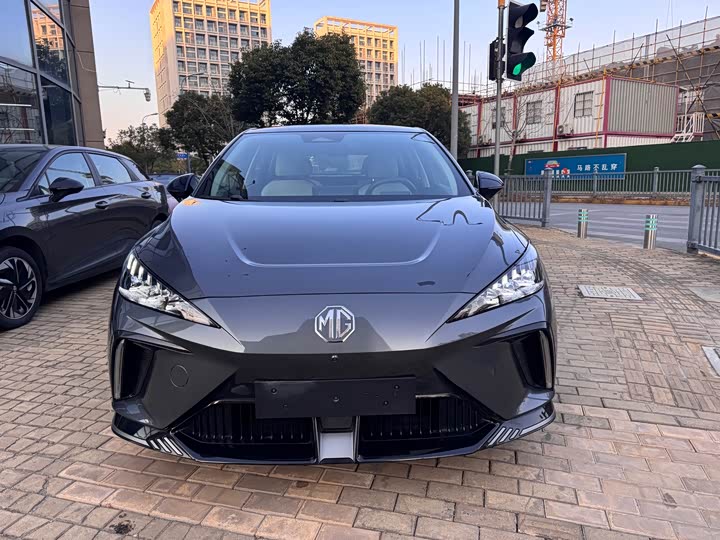 Фото 2 - MG Motor 4 EV