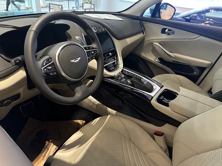 Фото 4 - Aston Martin DBX