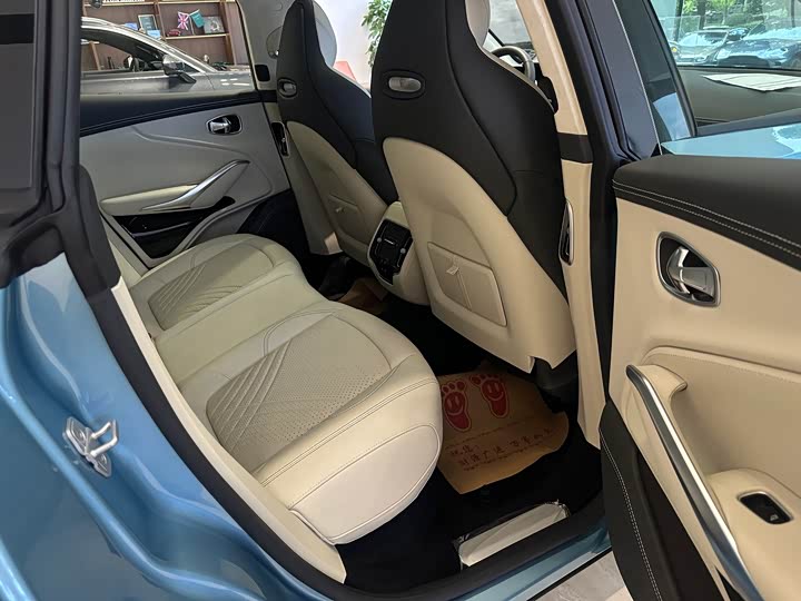 Фото 9 - Aston Martin DBX