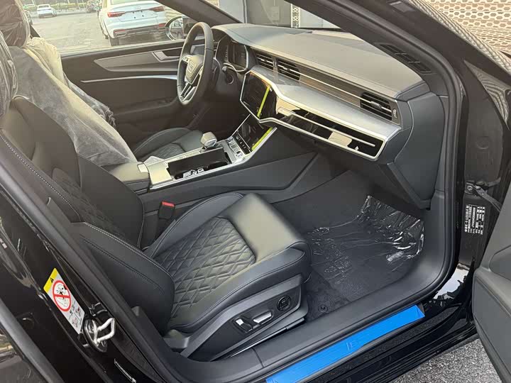 Фото 13 - Audi A6L