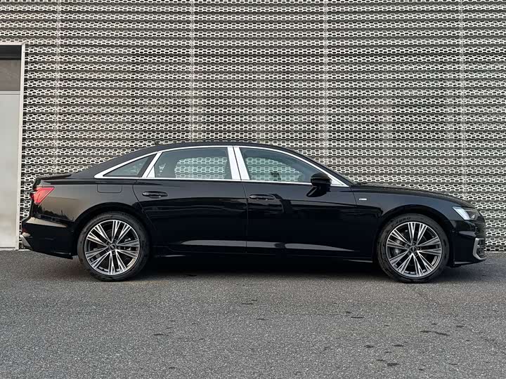 Фото 4 - Audi A6L