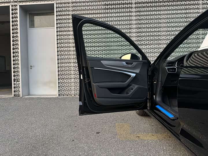 Фото 8 - Audi A6L