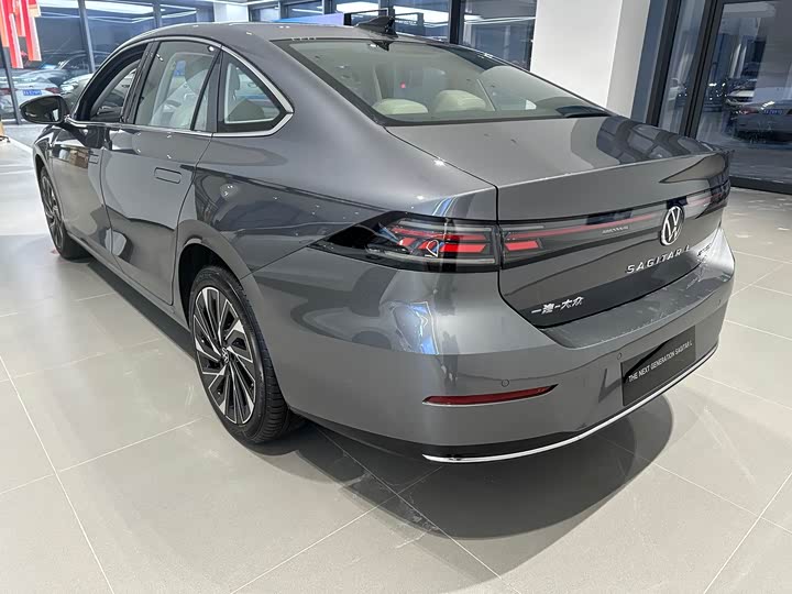 Фото 6 - Volkswagen Sagitar L