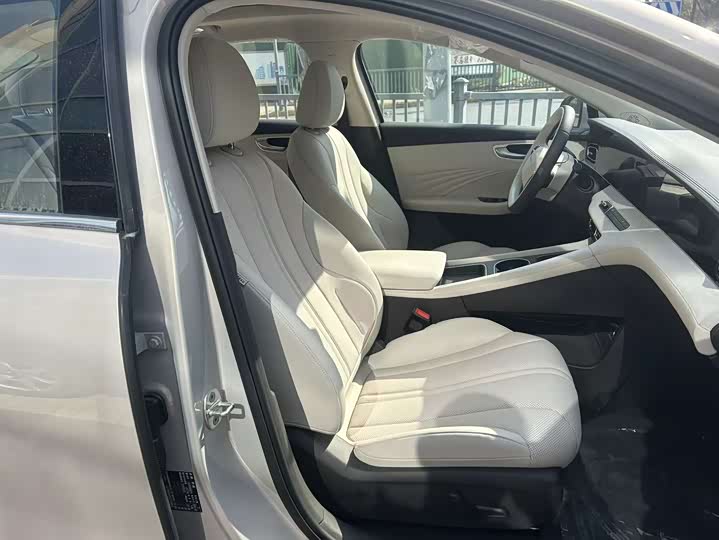 Фото 8 - Roewe D7