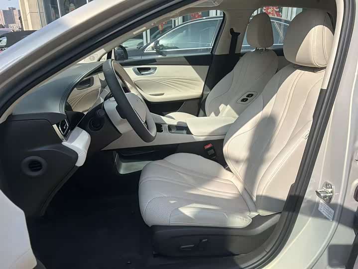 Фото 9 - Roewe D7