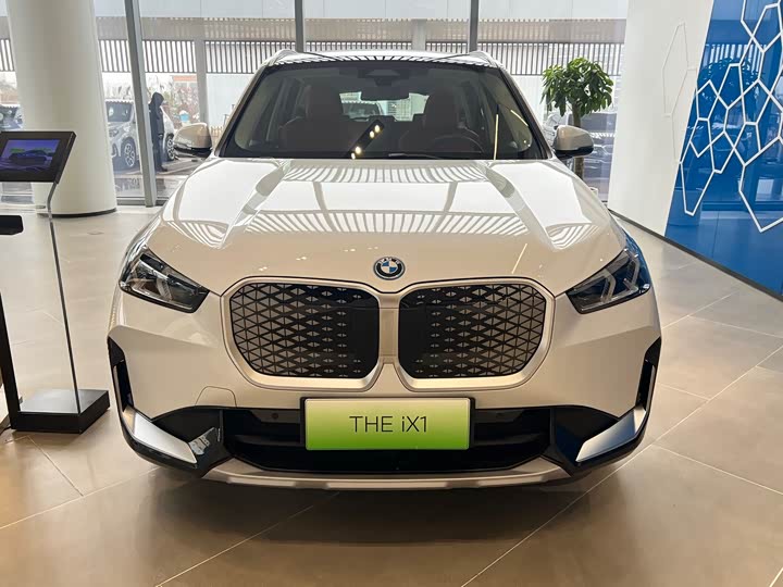 Фото 2 - BMW iX1