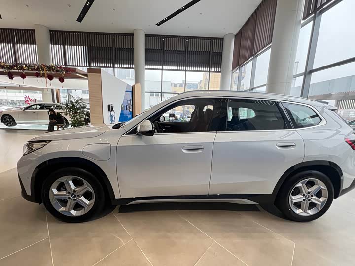 Фото 6 - BMW iX1