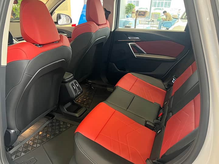 Фото 8 - BMW iX1