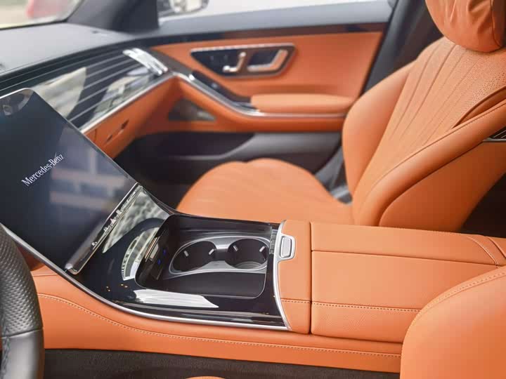 Фото 16 - Mercedes-Benz S-Class