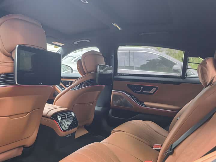 Фото 23 - Mercedes-Benz S-Class