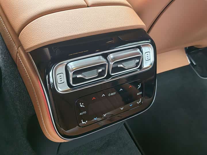 Фото 25 - Mercedes-Benz S-Class