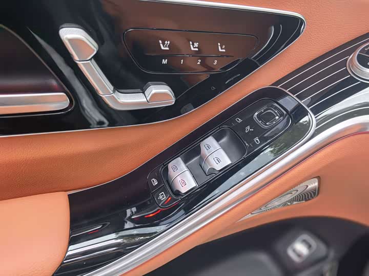 Фото 26 - Mercedes-Benz S-Class