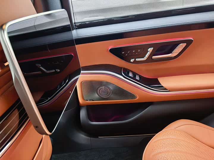 Фото 27 - Mercedes-Benz S-Class