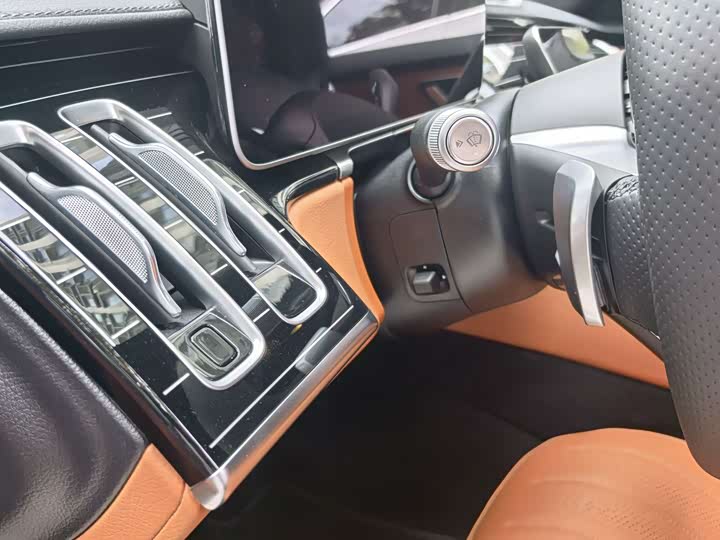 Фото 28 - Mercedes-Benz S-Class