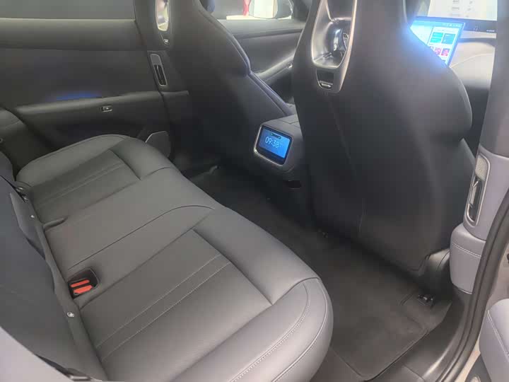 Фото 9 - Xiaomi YU7