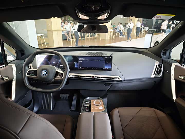 Фото 11 - BMW iX