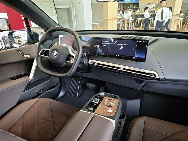 Фото 14 - BMW iX