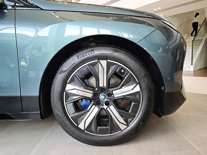 Фото 9 - BMW iX
