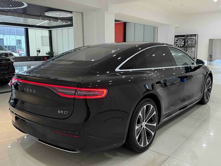 Фото 9 - Luxeed S7