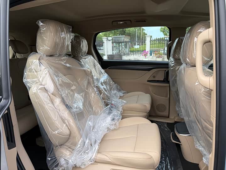 Фото 6 - Buick GL8 ES