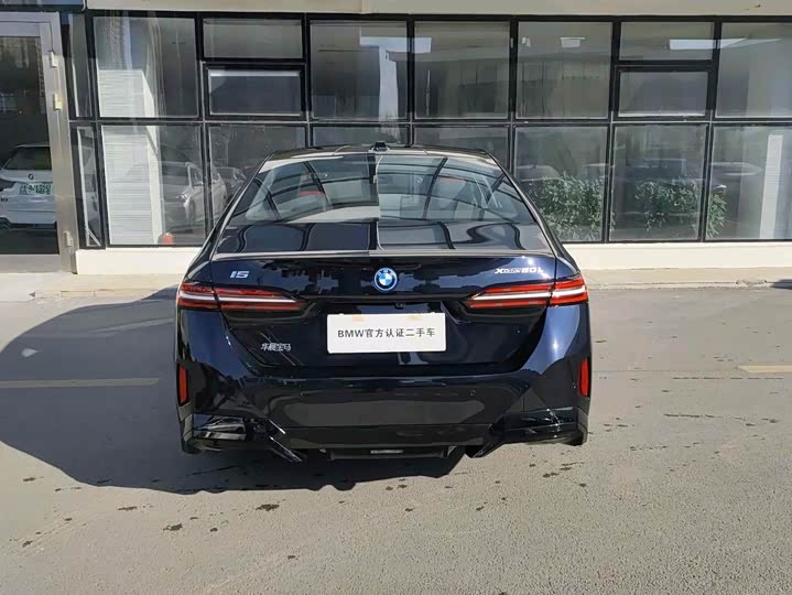 Фото 10 - BMW i5