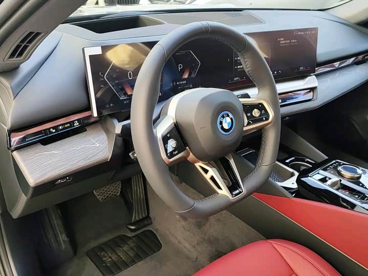 Фото 3 - BMW i5