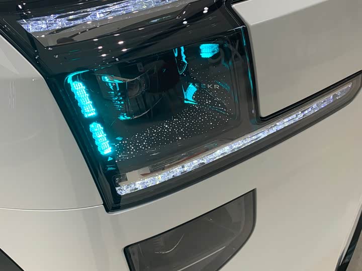 Фото 2 - Zeekr 9X