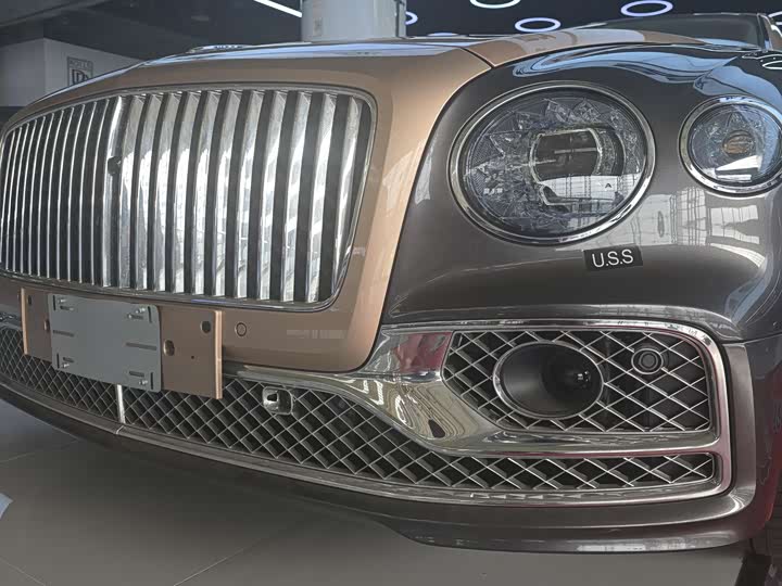 Фото 4 - Bentley Flying Spur