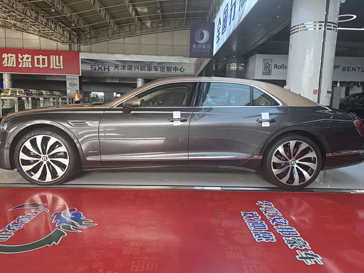 Фото 5 - Bentley Flying Spur