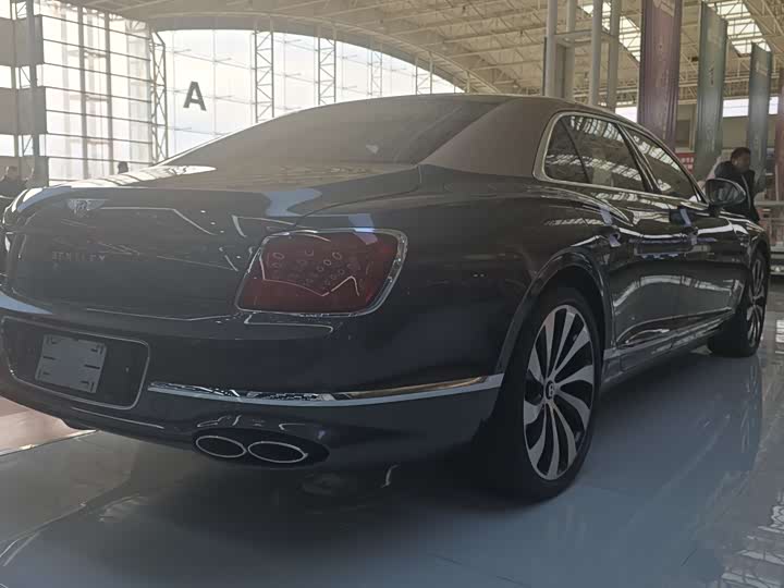 Фото 9 - Bentley Flying Spur