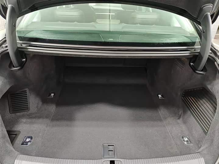 Фото 17 - Audi A8