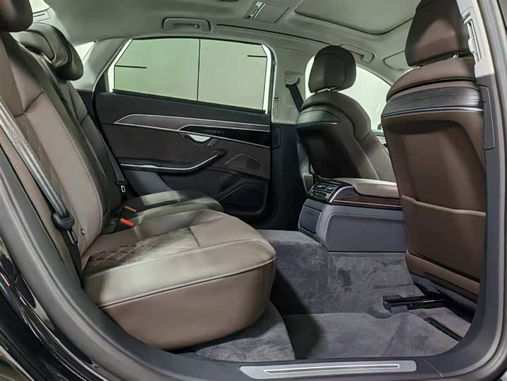 Фото 6 - Audi A8