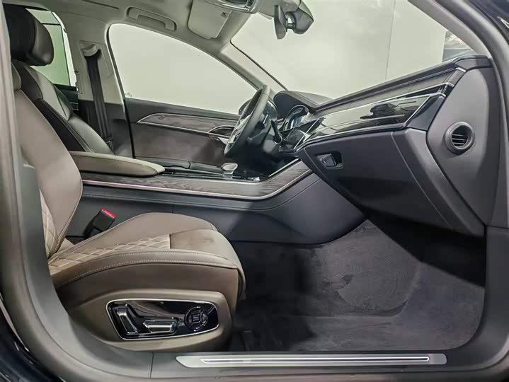 Фото 7 - Audi A8