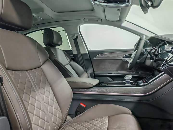 Фото 8 - Audi A8