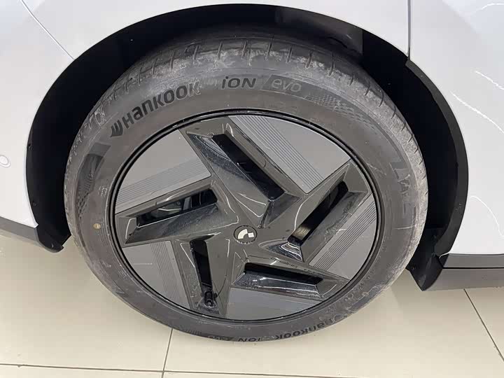 Фото 14 - Geely Jiyue 07