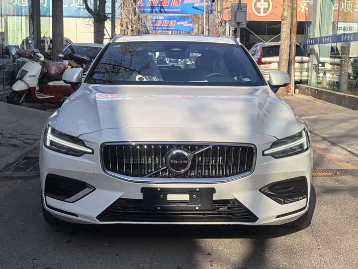 Фото 2 - Volvo V60