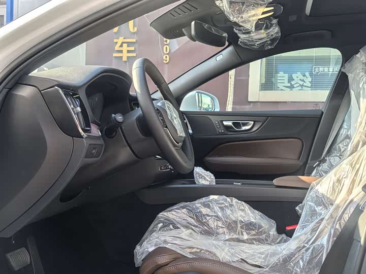 Фото 7 - Volvo V60