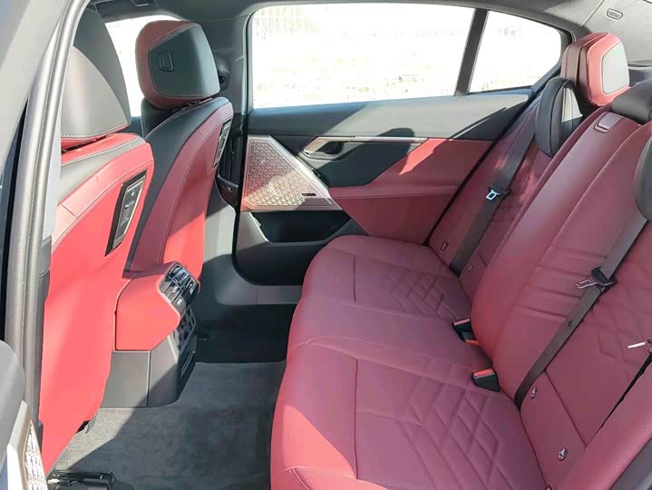 Фото 5 - BMW 5 Series