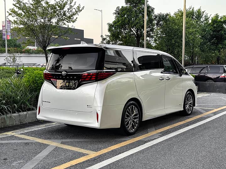 Фото 2 - Toyota Alphard