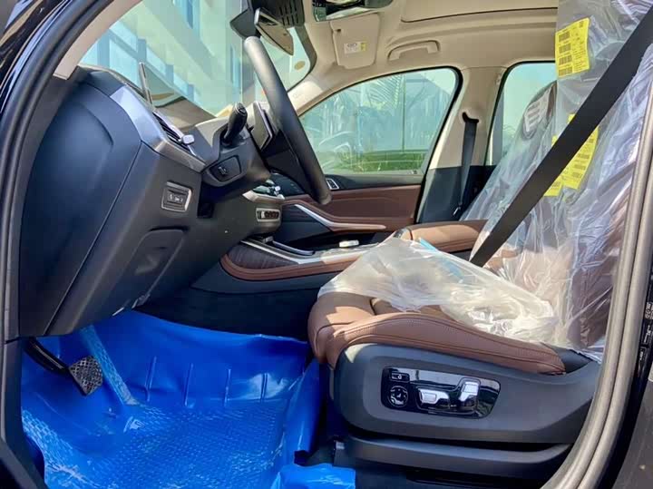 Фото 10 - BMW X7