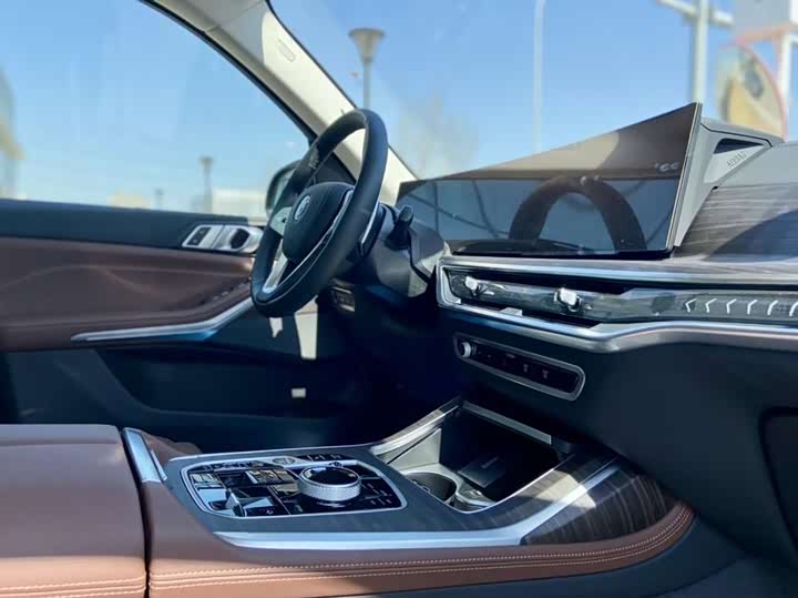 Фото 14 - BMW X7