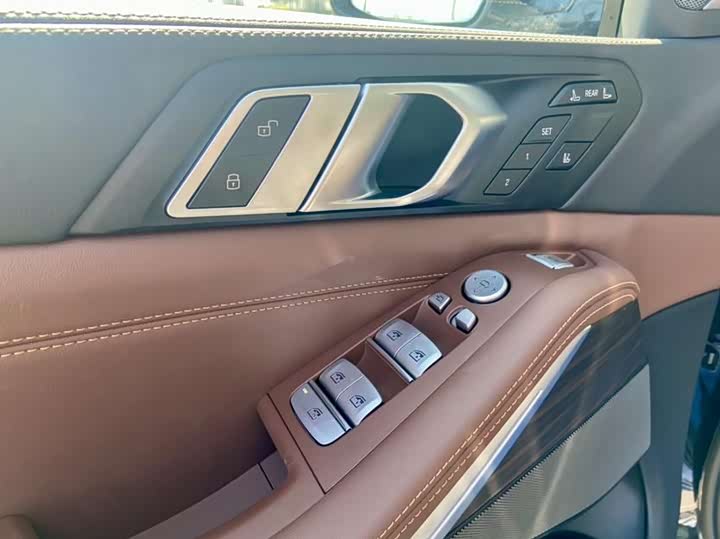 Фото 21 - BMW X7