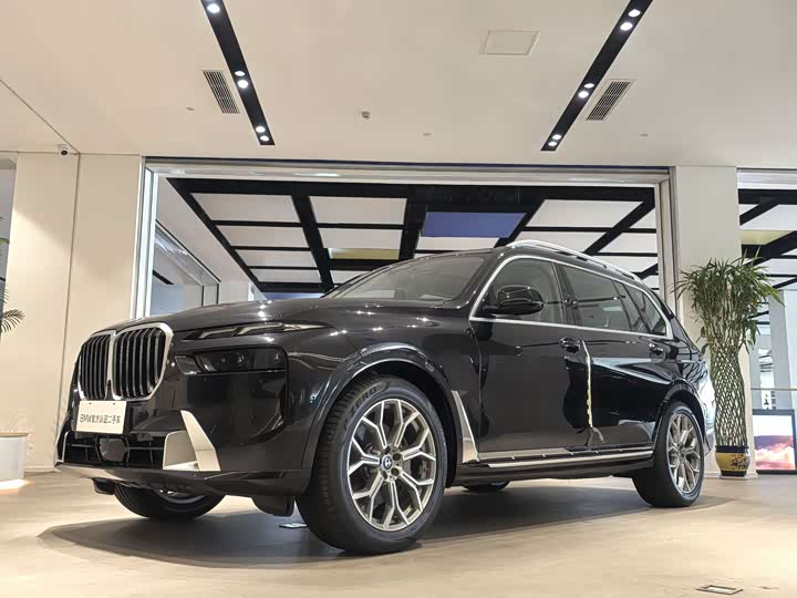 Фото 26 - BMW X7